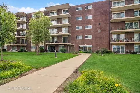 5300 Walnut Ave #12-C, Downers Grove, IL 60515