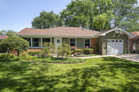 1914 Lincoln Ave, Northbrook, IL 60062