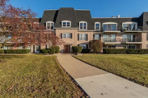 111 Rust Rd #309, Bloomington, IL 61701