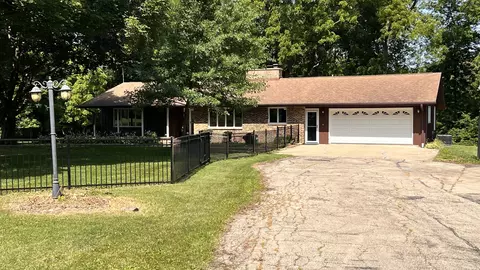 16875 Tanglewild Dr, Morrison, IL 61270 photo 2