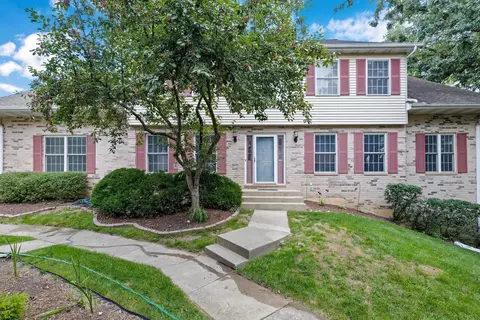 1374 Laurel Oaks Dr, Streamwood, IL 60107