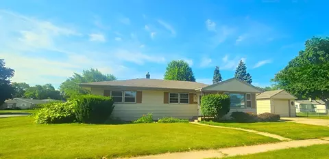 1415 Renrose Ave, Loves Park, IL 61111
