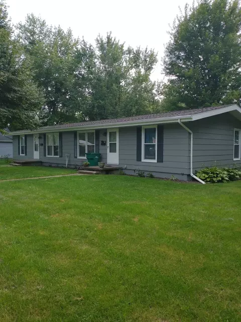 903-905 Oak St, Delavan, IL 61734