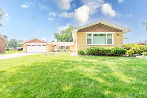 850 Willow Dr, Chicago Heights, IL 60411