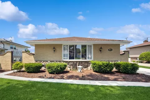 748 N Michigan St, Elmhurst, IL 60126