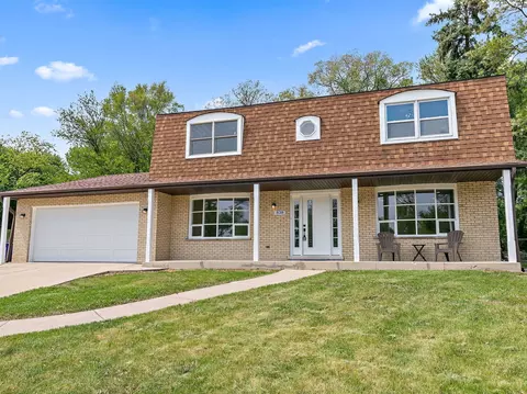 838 Crest Ct, Glen Ellyn, IL 60137
