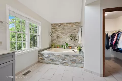1102 Gallant Ct, Wheaton, IL 60187 photo 19