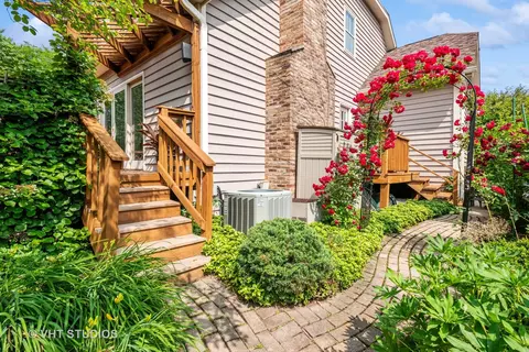 1102 Gallant Ct, Wheaton, IL 60187 photo 3