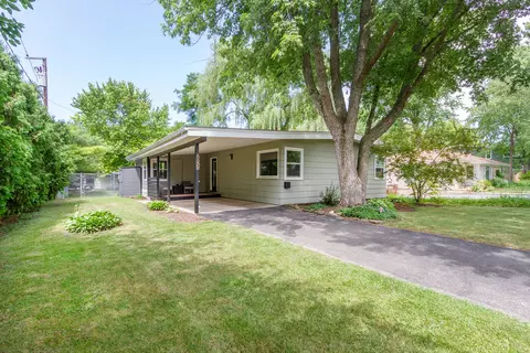 620 Highland Ave, Woodstock, IL 60098