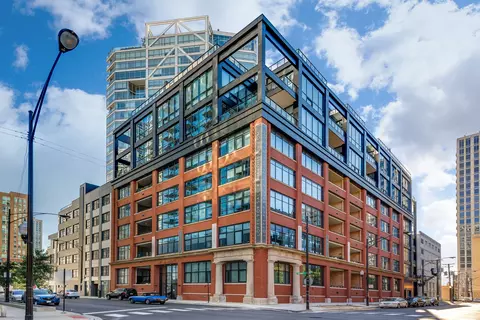 676 N Kingsbury St #PH608, Chicago, IL 60654