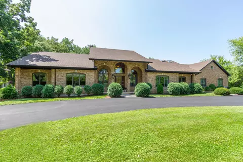 1008 Lincoln Ln, Elk Grove Village, IL 60007