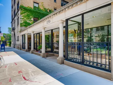 1755 E 55th St #303, Chicago, IL 60615
