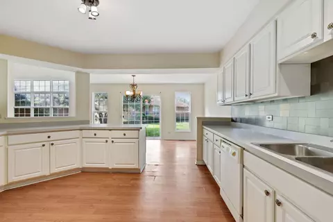 46 Cunningham Ln, Park Forest, IL 60466 photo 9