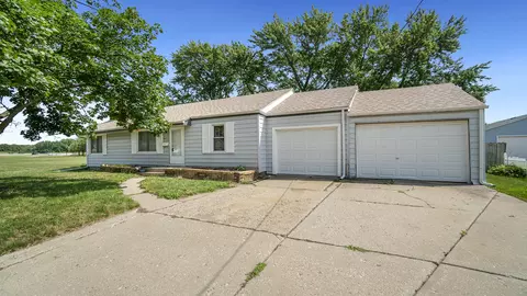 945 E Riverside Blvd, Loves Park, IL 61111
