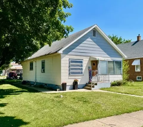 228 E 1st St, Oglesby, IL 61348