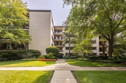 415 Franklin Ave #1-A, River Forest, IL 60305