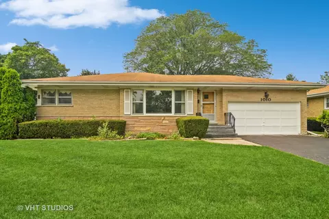 1010 N Wilshire Ln, Arlington Heights, IL 60004