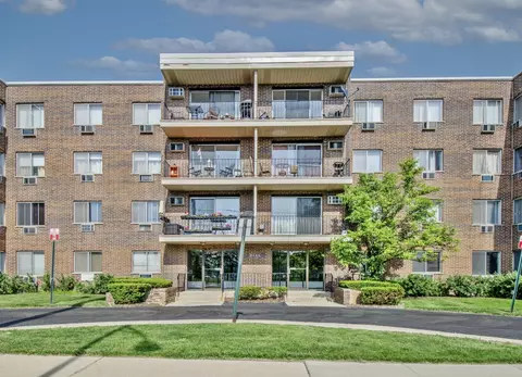 9445 Kenton Ave #106, Skokie, IL 60076