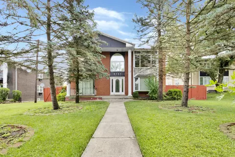 9747 S 90th Ave, Palos Hills, IL 60465