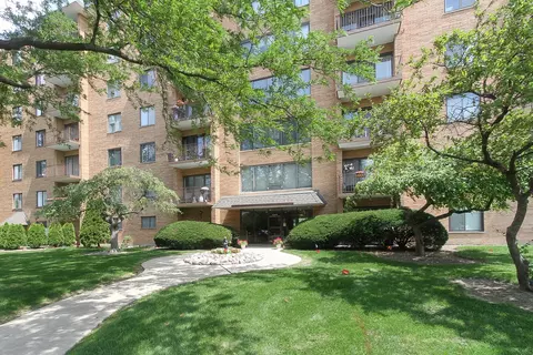 1747 Crystal Ln #202, Mount Prospect, IL 60056