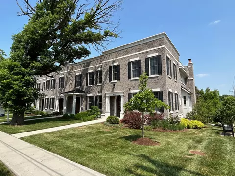 409 N 1st St, Geneva, IL 60134