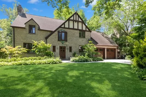 149 Oak Knoll Ter, Highland Park, IL 60035