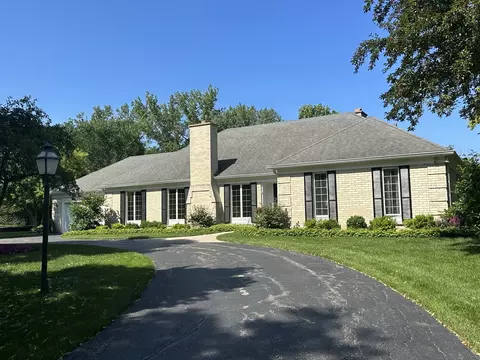 30 Honeysuckle Rd, Lake Forest, IL 60045