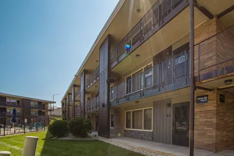 9626 W Higgins Rd #1CN, Rosemont, IL 60018