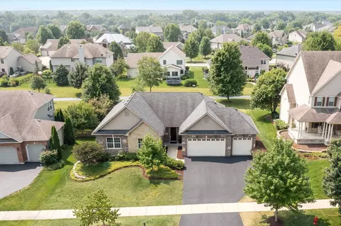 1322 Deerpath Dr, Yorkville, IL 60560