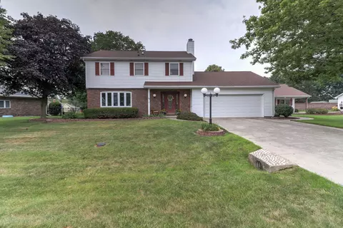 14 N Prairieview Ave, Tuscola, IL 61953