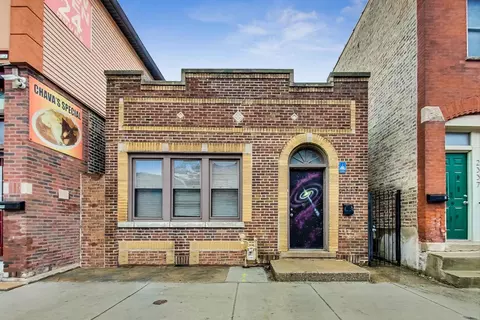 2335 W Grand Ave, Chicago, IL 60612