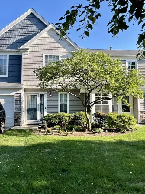 1637 College Green Dr #0, Elgin, IL 60123