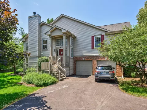 148 Commons Ct, Wheeling, IL 60090