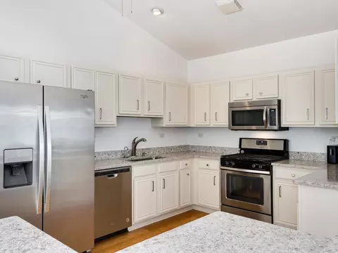 148 Commons Ct, Wheeling, IL 60090 photo 8