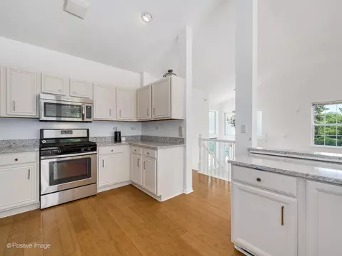 148 Commons Ct, Wheeling, IL 60090 photo 9
