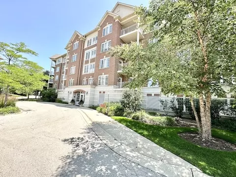 610 Robert York Ave #110, Deerfield, IL 60015