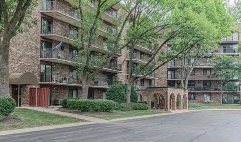 35 S Baybrook Dr #205, Palatine, IL 60074