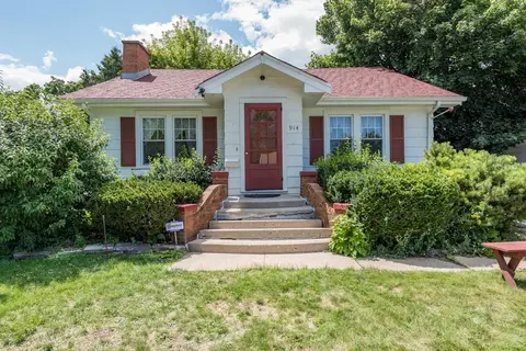 914 N Mcaree Rd, Waukegan, IL 60085
