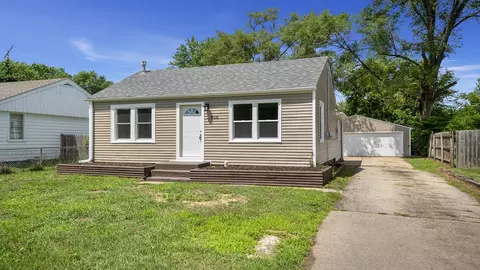 408 E Greenview Ave, Machesney Park, IL 61115