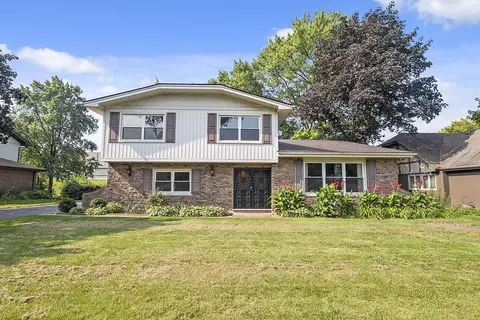 6606 Osceola Trl, Indian Head Park, IL 60525