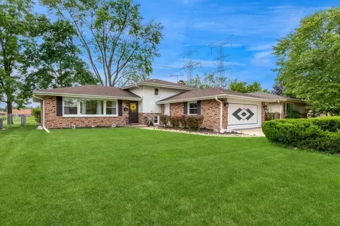 111 E Millers Rd, Des Plaines, IL 60016