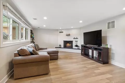 111 E Millers Rd, Des Plaines, IL 60016 photo 15
