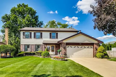 718 Stratford Dr, Schaumburg, IL 60193