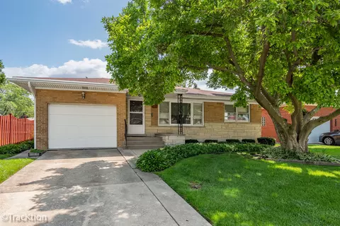 909 Worcester Ave, Westchester, IL 60154