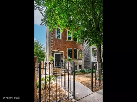 1521 W Wolfram St #1, Chicago, IL 60657