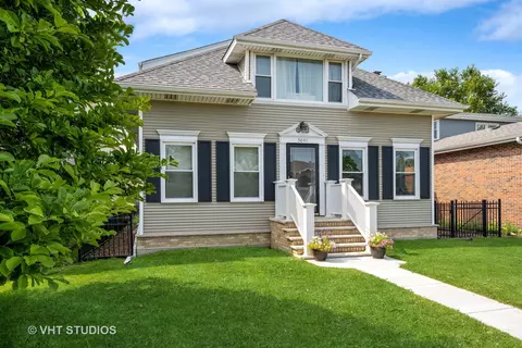 5041 Golf Rd, Skokie, IL 60077