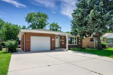525 Oakton St, Park Ridge, IL 60068