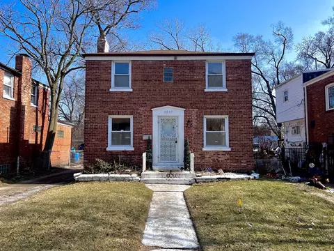 9837 S Bensley Ave, Chicago, IL 60617