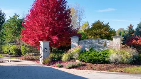 11 Templeton Dr, Oak Brook, IL 60523