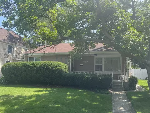 787 S Cambridge Ave, Elmhurst, IL 60126